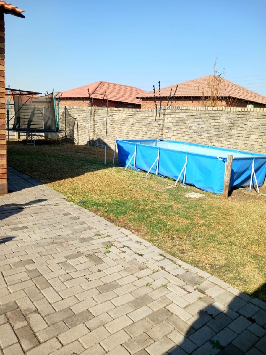 To Let 3 Bedroom Property for Rent in Waterkloof North West